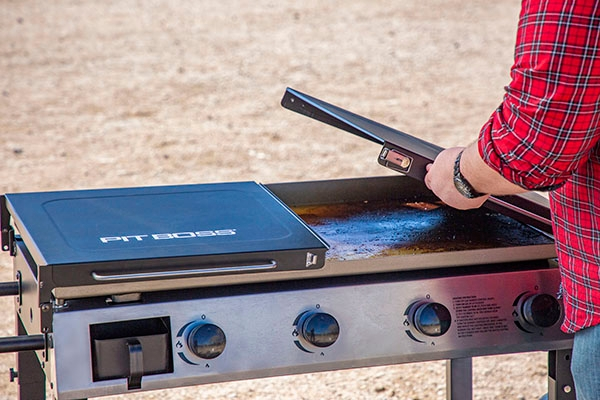 Pit Boss 4 Burner Deluxe Griddle - Flat Top Grill with Foldable Side Shelf - Image 4