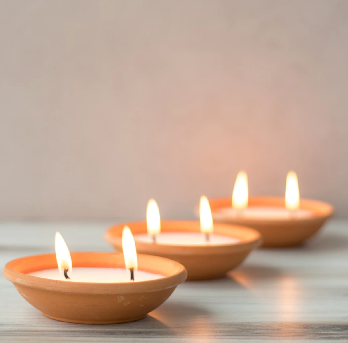 Patio Essentials Citronella Candle in Faux Terracotta - Image 3