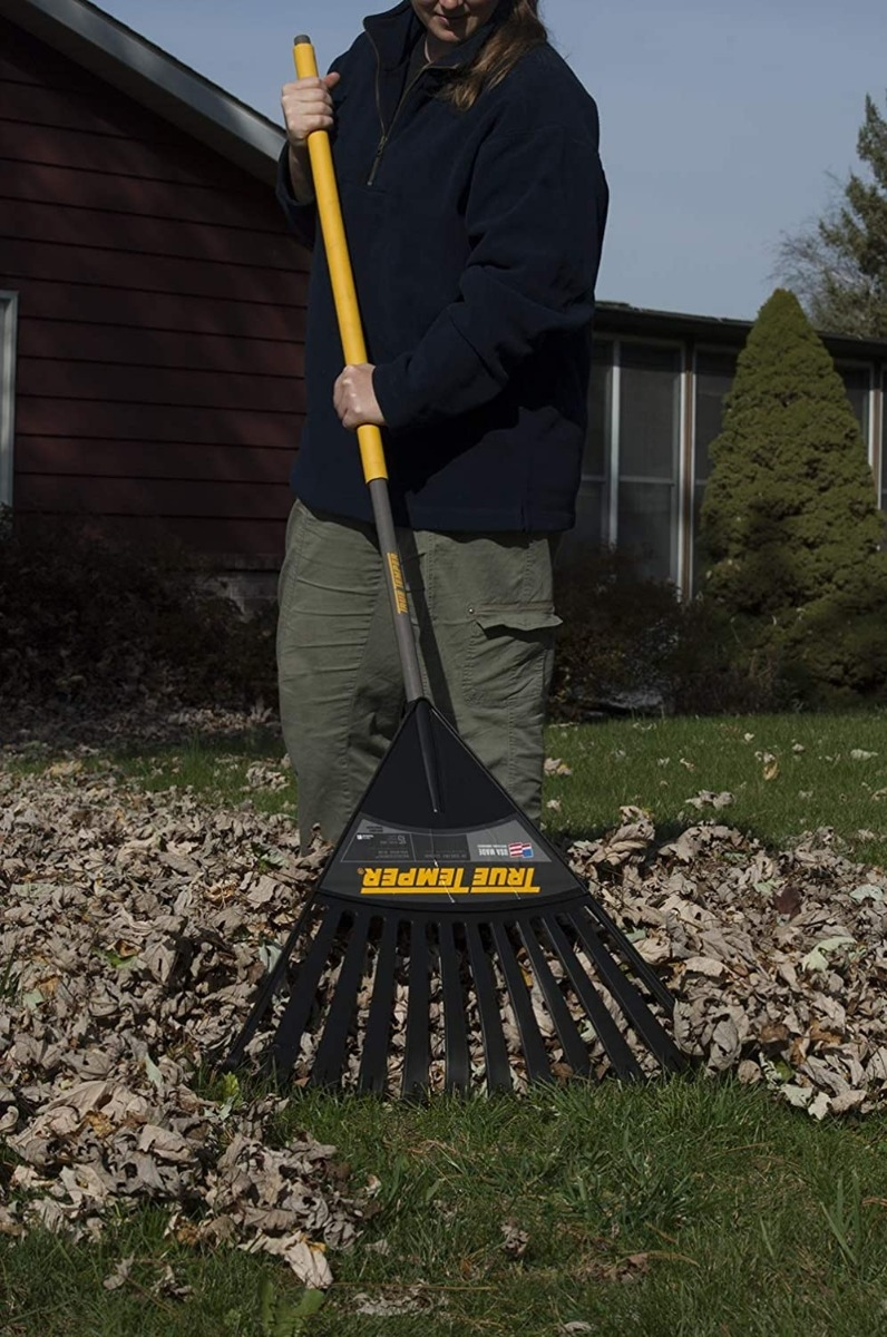 True Temper Clog Free Poly Leaf Rake with Cushion Grip - Image 4