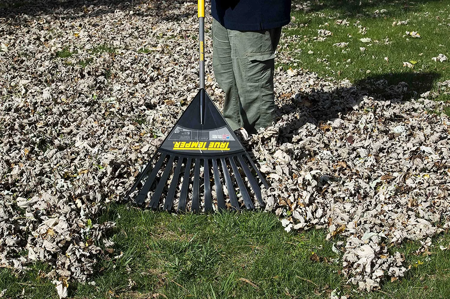 True Temper Clog Free Poly Leaf Rake with Cushion Grip - Image 5
